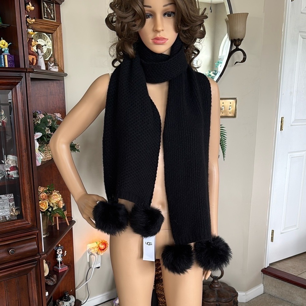 Brand New UGG 100% Cashmere Black Knit Scarf w/ Real Lamb Fur Sheepskin Pom Poms
